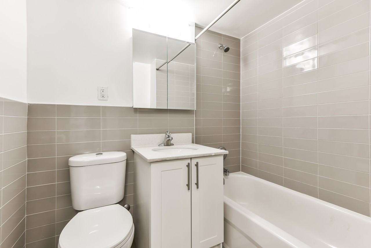Avenue Park Apartments - Photo 2 of 8
