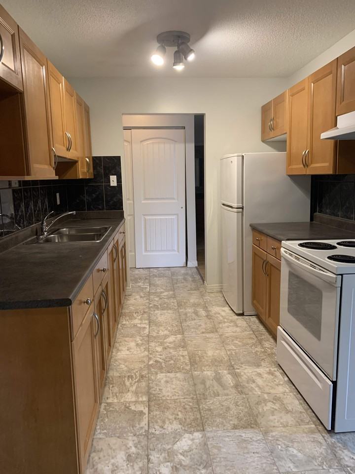 Oakridge Apartments - Photo 6 of 17