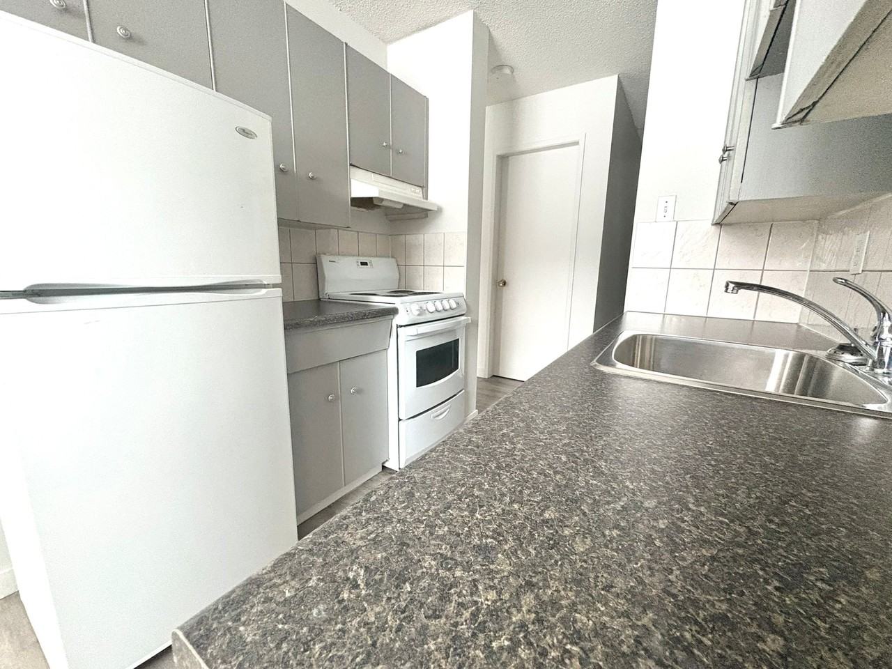 Sweet Violet - Photo 7 of 14