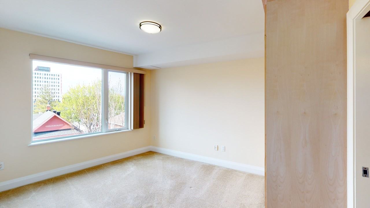 411 North River Rd. - Photo 7 of 32