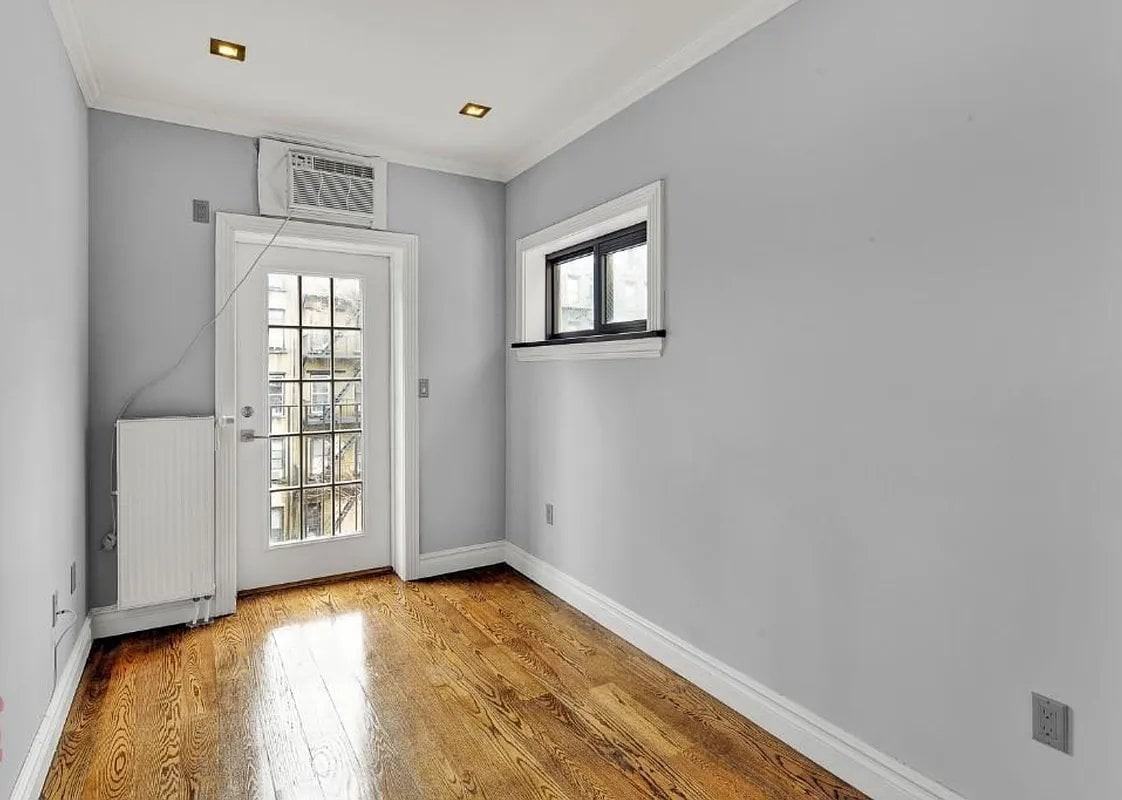 89 Clinton St #4F - Photo 2 of 7