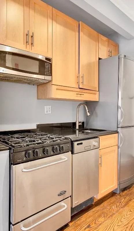 89 Clinton St #4F - Photo 5 of 7