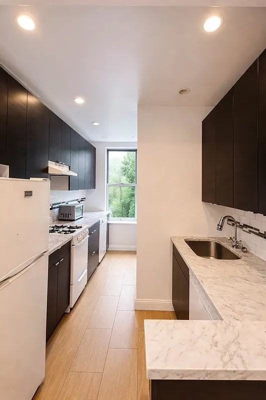 50 Horatio St #10 - Photo 4 of 4