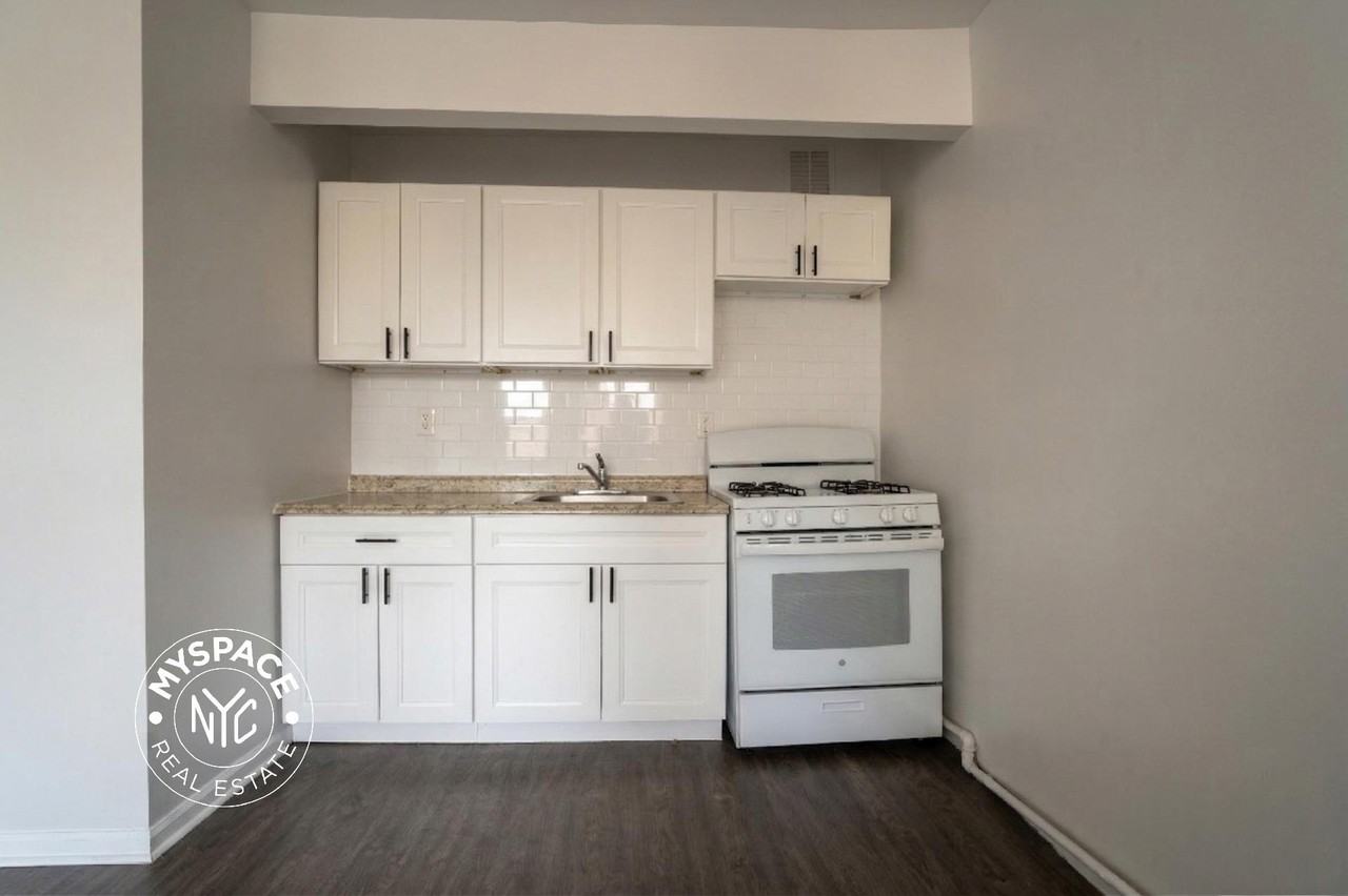 2081 5th Ave #4 - Photo 3 of 10