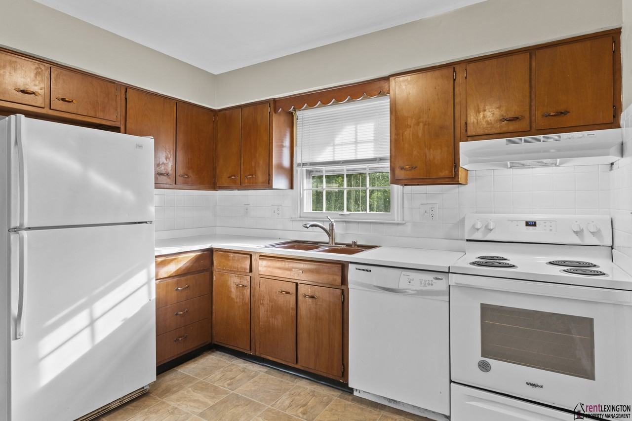 1036 Whitehall Pl #1 - Photo 4 of 29