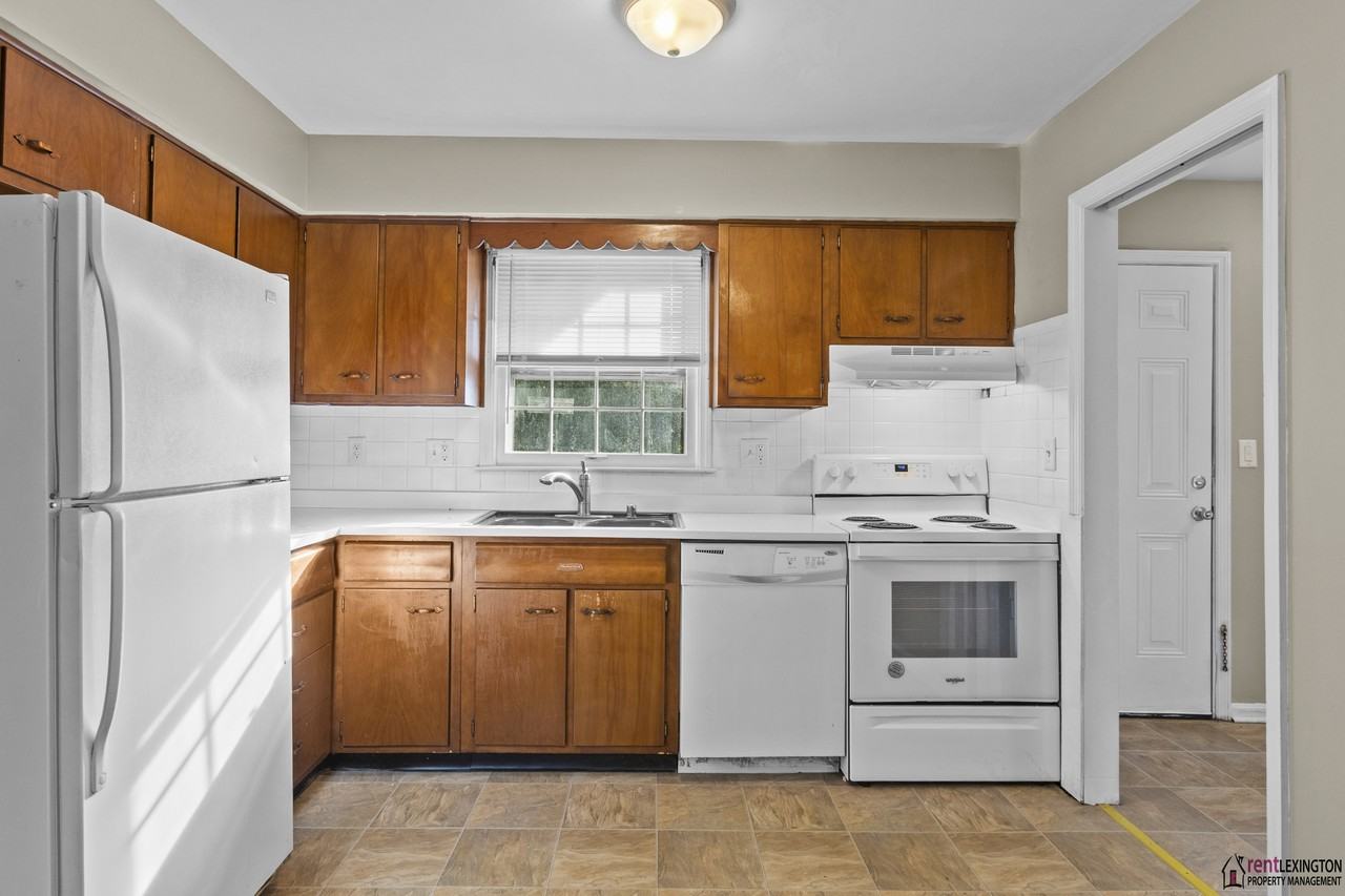 1036 Whitehall Pl #1 - Photo 5 of 29