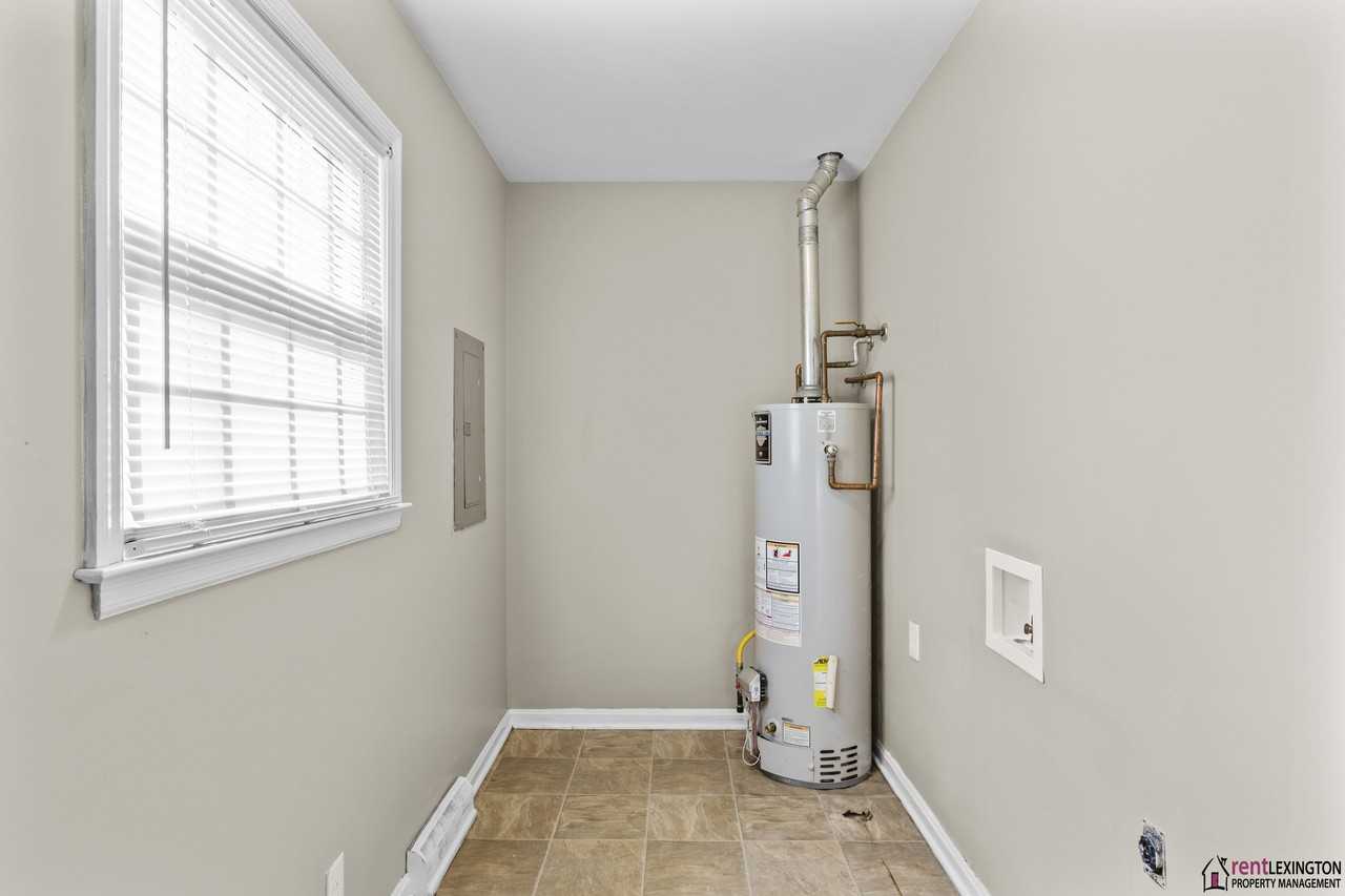 1036 Whitehall Pl #1 - Photo 6 of 29