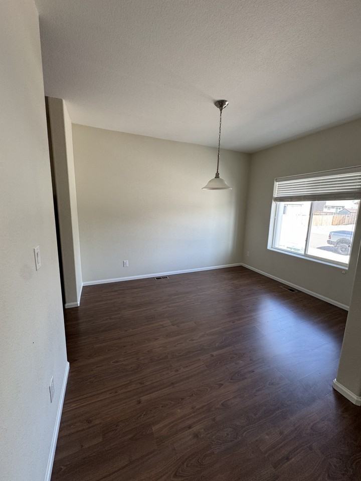 6672 Kearsarge Dr #1 - Photo 3 of 19