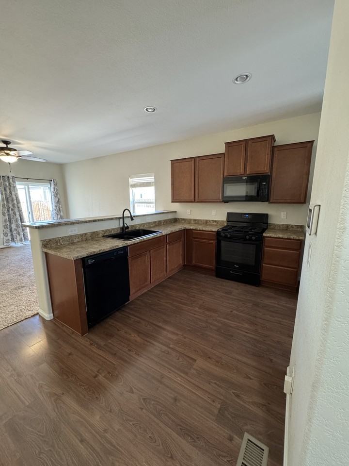 6672 Kearsarge Dr #1 - Photo 5 of 19