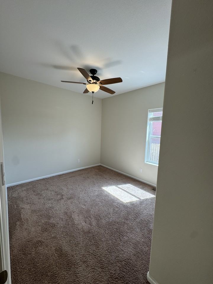 6672 Kearsarge Dr #1 - Photo 7 of 19