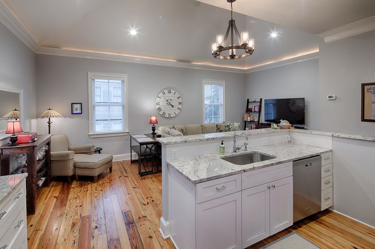 203 West Waldburg Street #D - Photo 3 of 21