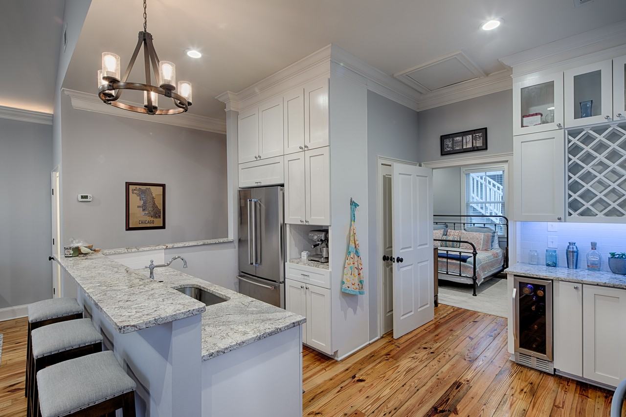 203 West Waldburg Street #D - Photo 4 of 21