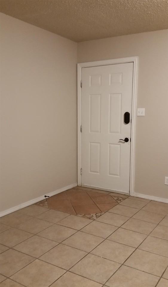 530 N Burk St #A - Photo 2 of 8