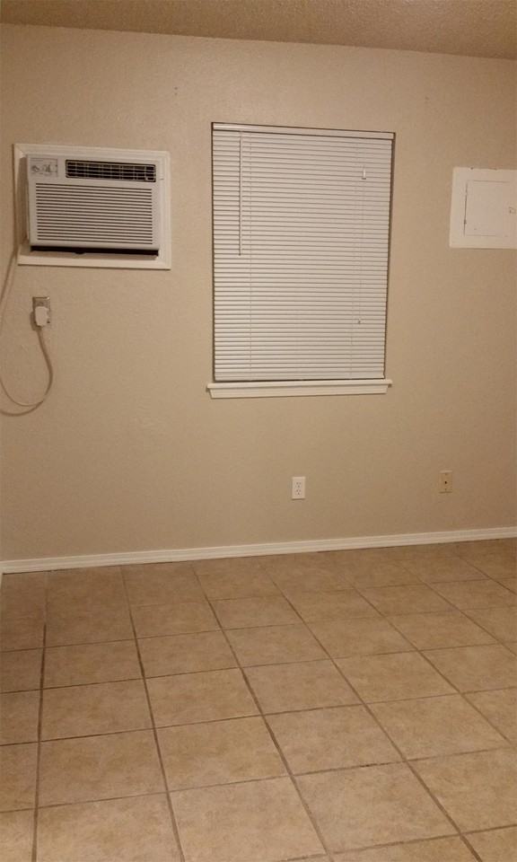 530 N Burk St #A - Photo 5 of 8