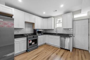 3404 Noble St - Photo 1 of 1