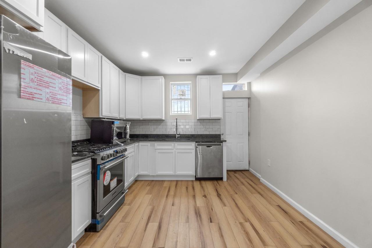 3404 Noble St - Photo 4 of 11