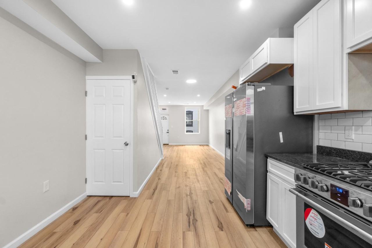 3404 Noble St - Photo 5 of 11