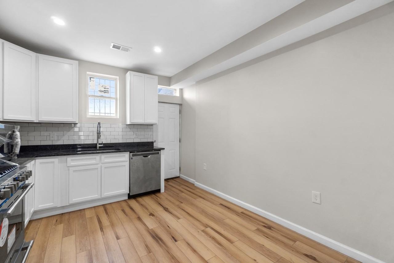 3404 Noble St - Photo 6 of 11