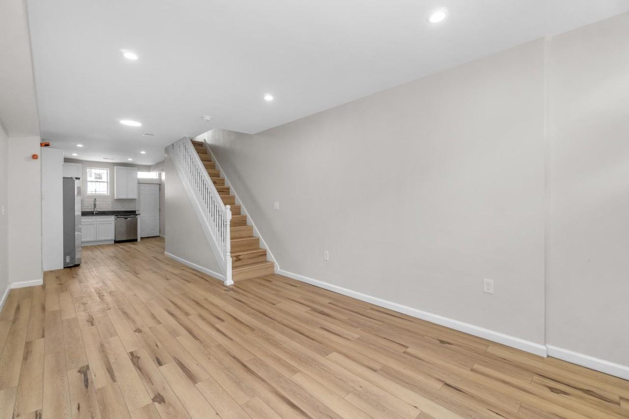 3404 Noble St - Photo 7 of 11