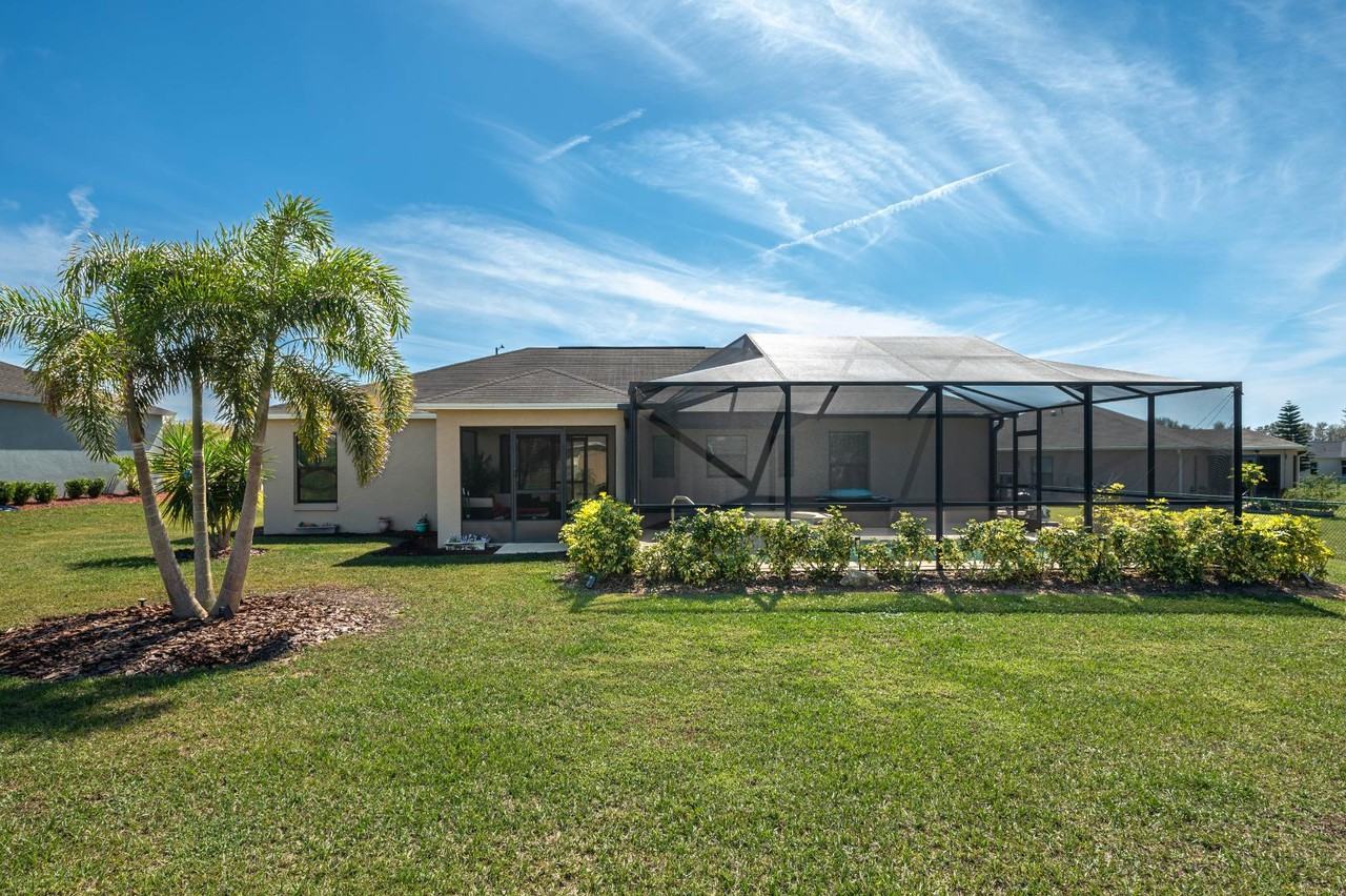 343 Dinner Lake Ct - Photo 4 of 20