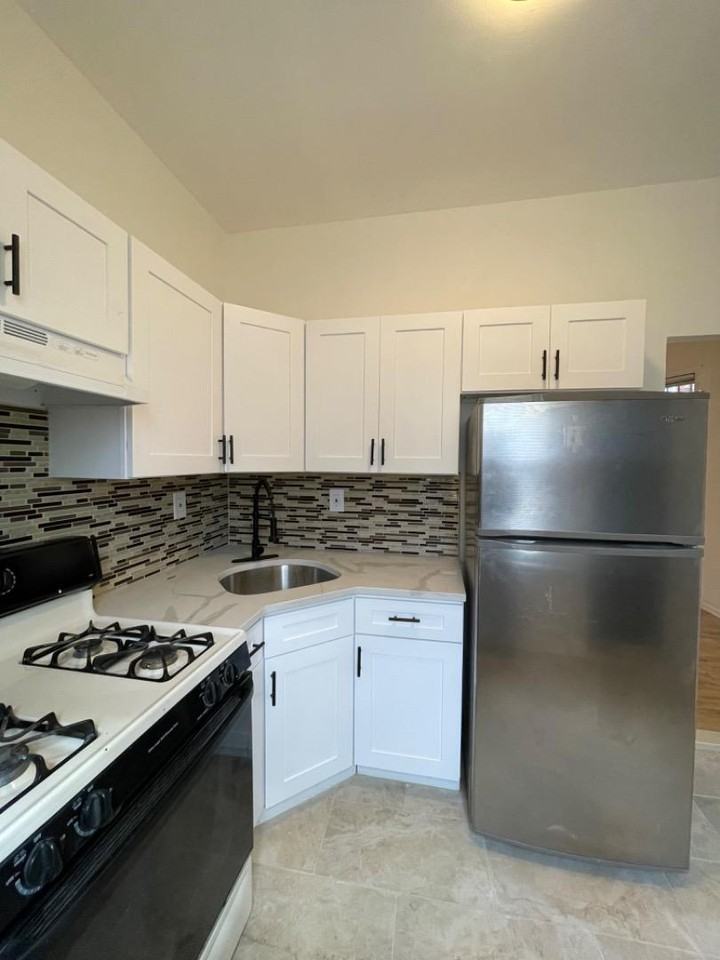 644 York St - Photo 2 of 20