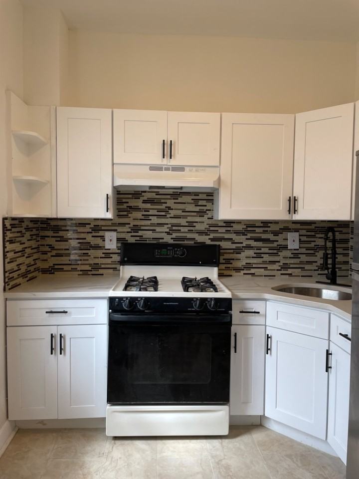 644 York St - Photo 3 of 20