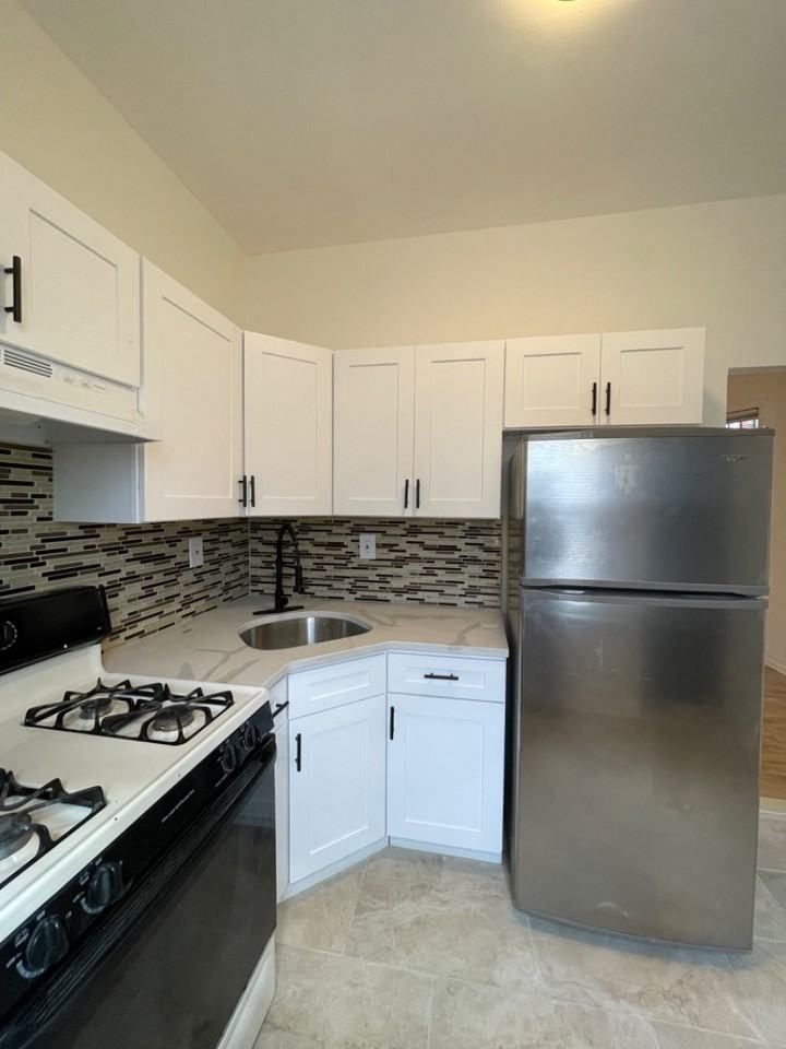 644 York St - Photo 4 of 20