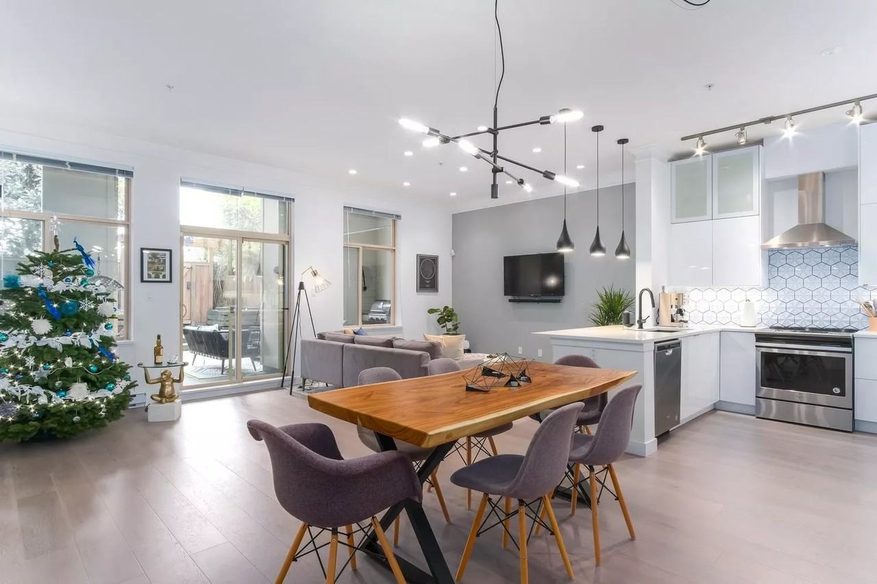 702 King Edward Ave E - Photo 2 of 24