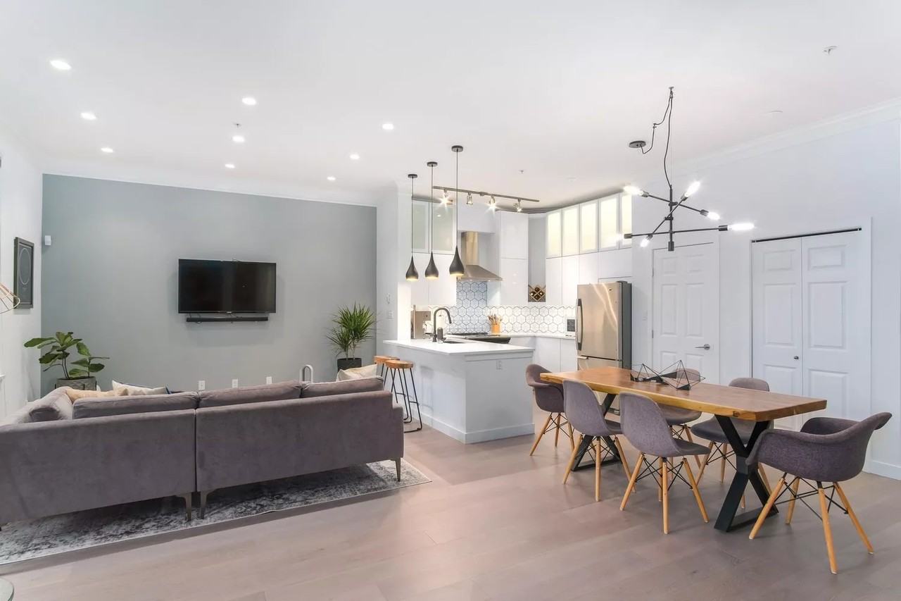 702 King Edward Ave E - Photo 4 of 24