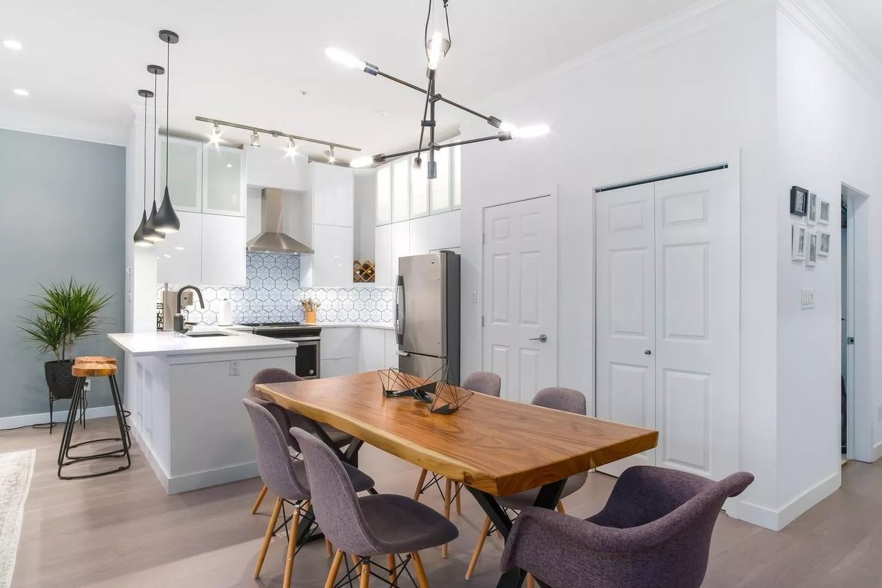 702 King Edward Ave E - Photo 5 of 24