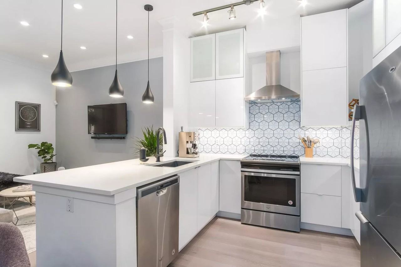 702 King Edward Ave E - Photo 7 of 24