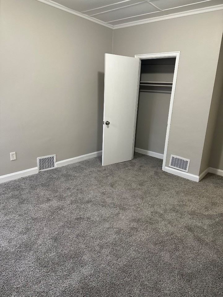 6044 Mayflower Ave - Photo 5 of 12