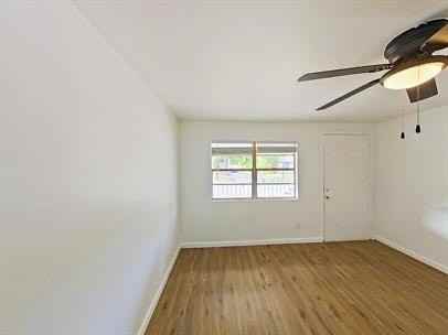 230 Daffodil 4plex - Photo 2 of 10