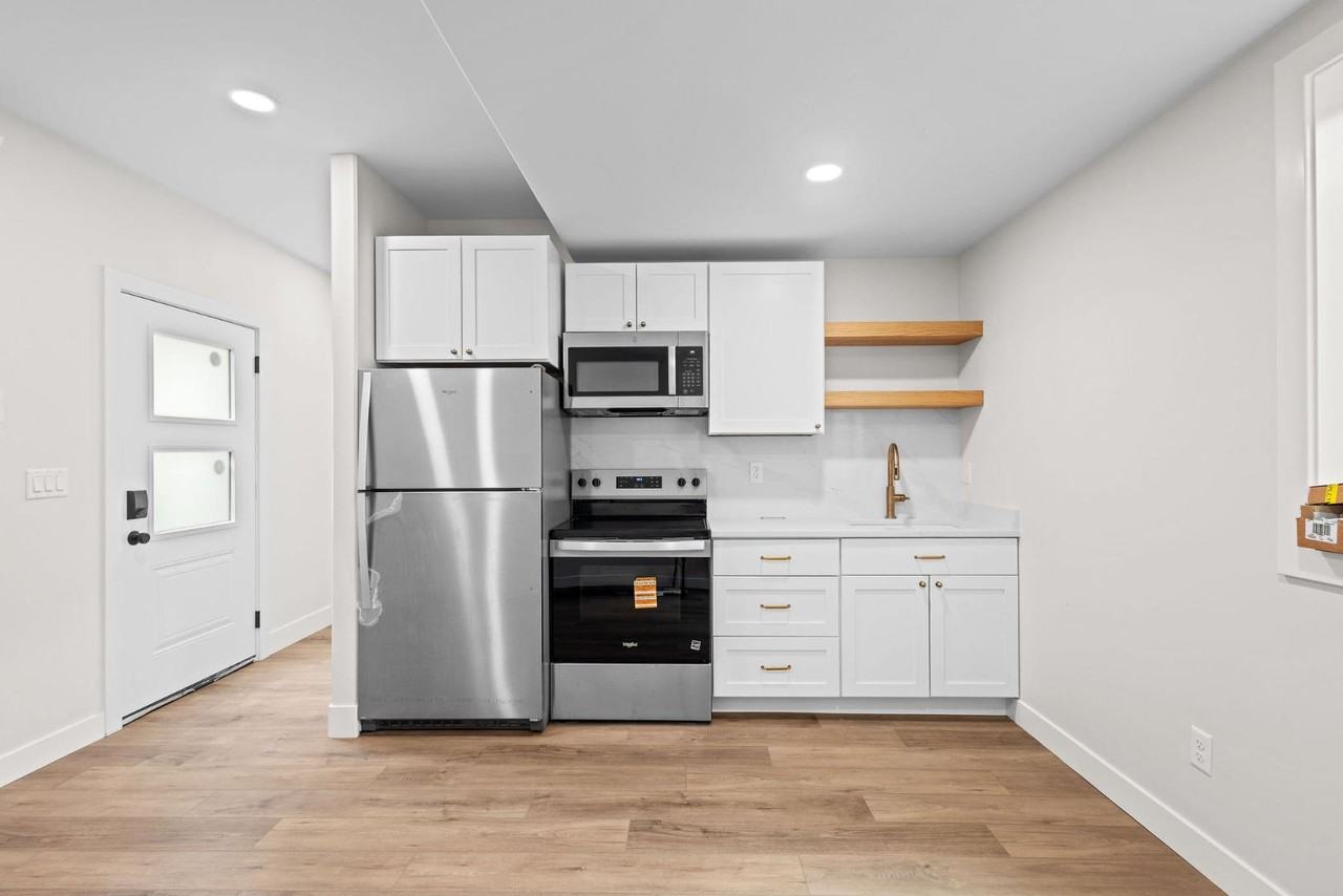 71 E Ashley Ave Unit A - Photo 7 of 10