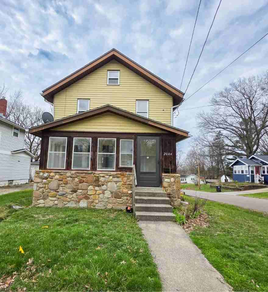 2044 18th St Sw - Photo 2 of 19