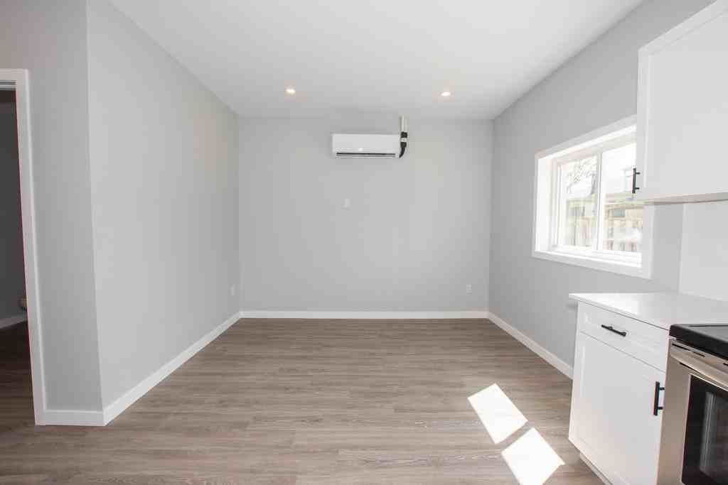 54 Trelawn Pky - Photo 3 of 15