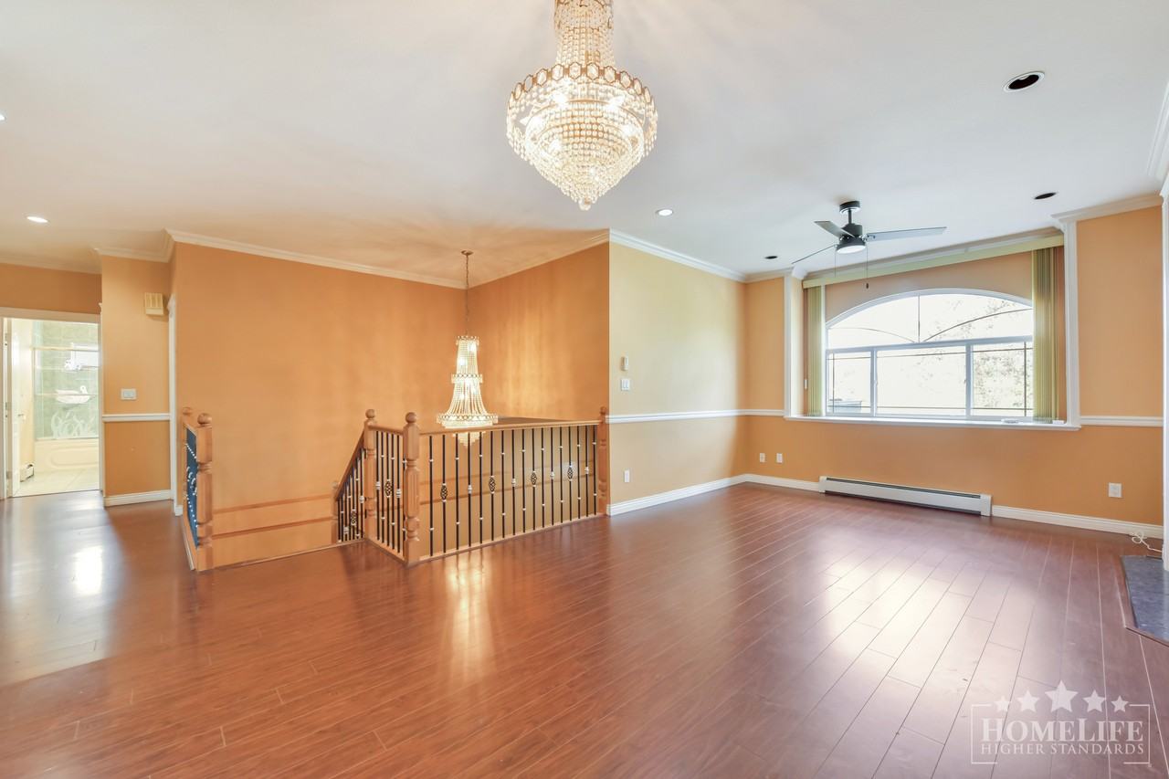 13470 65a Ave - Photo 3 of 20