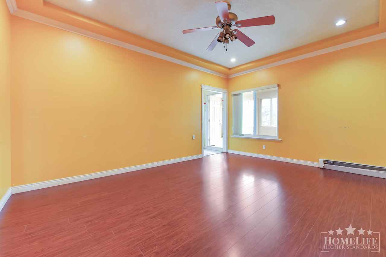 13470 65a Ave - Photo 5 of 20