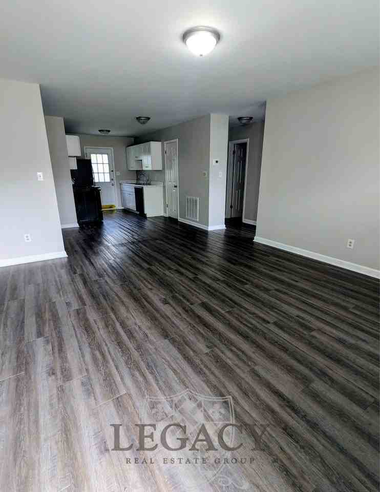 103 Cloverdale Dr #B - Photo 2 of 8