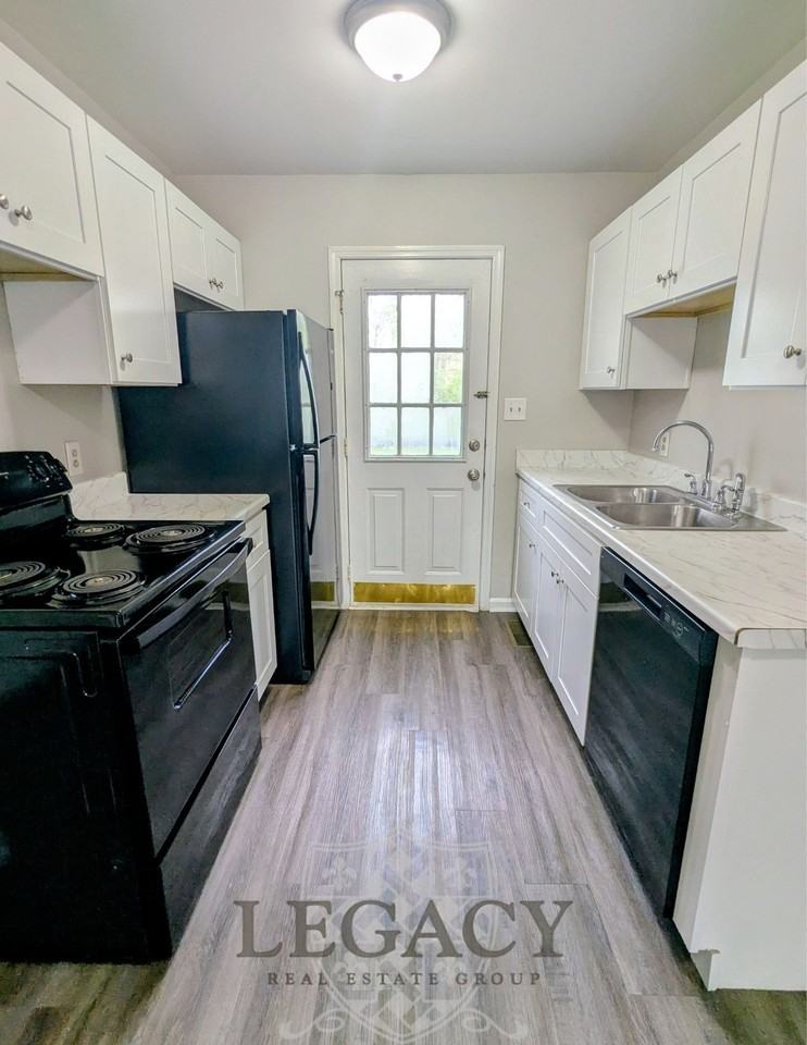 103 Cloverdale Dr #B - Photo 3 of 8