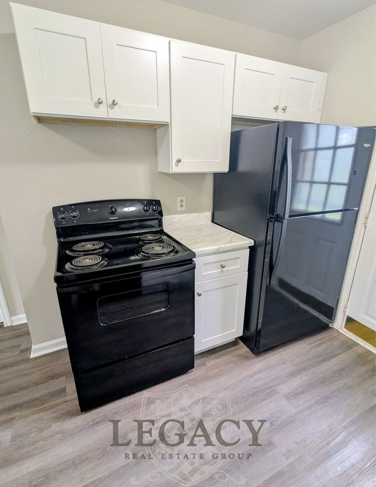 103 Cloverdale Dr #B - Photo 4 of 8