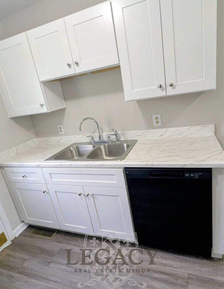 103 Cloverdale Dr #B - Photo 5 of 8