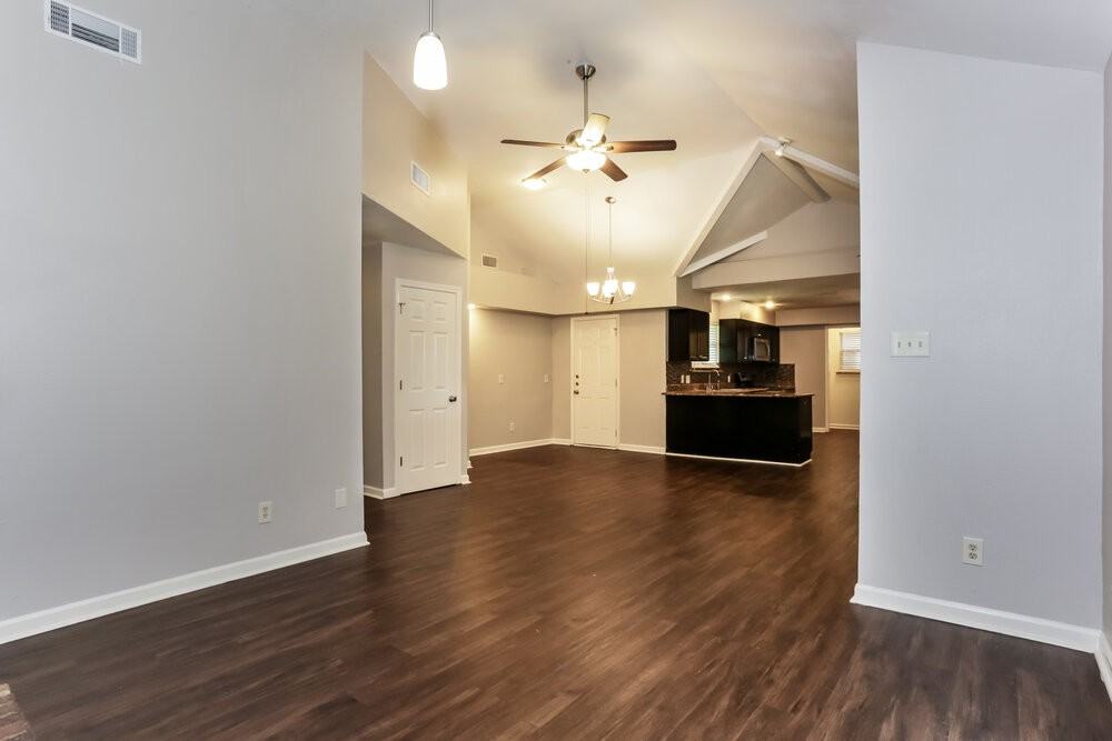 101 Colony Dr - Photo 3 of 16