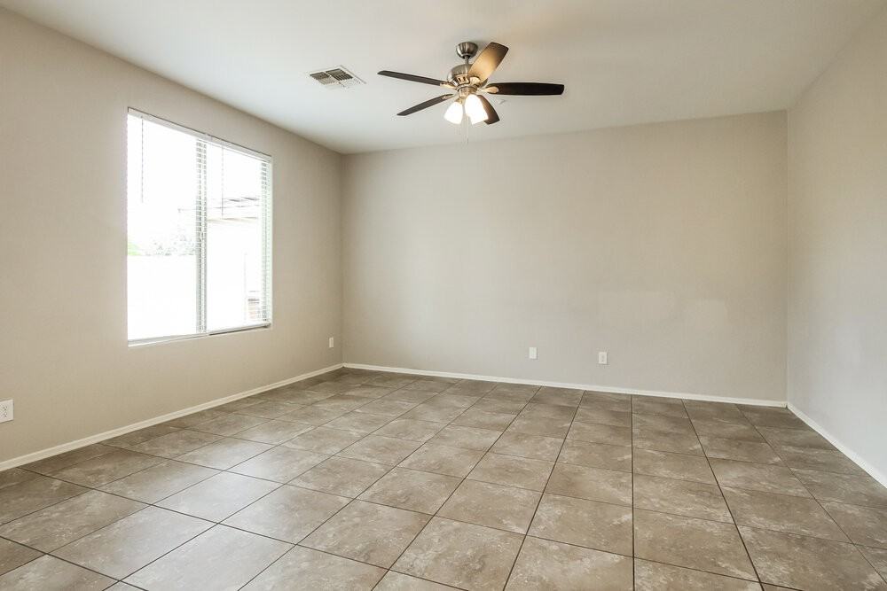 8889 W Cameron Dr - Photo 4 of 17
