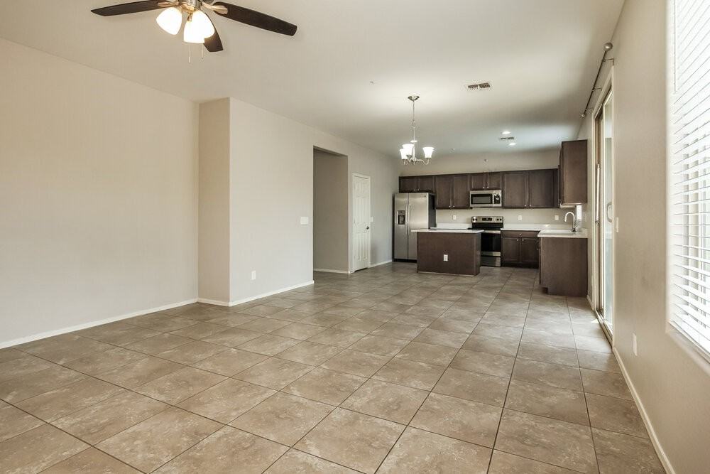 8889 W Cameron Dr - Photo 5 of 17
