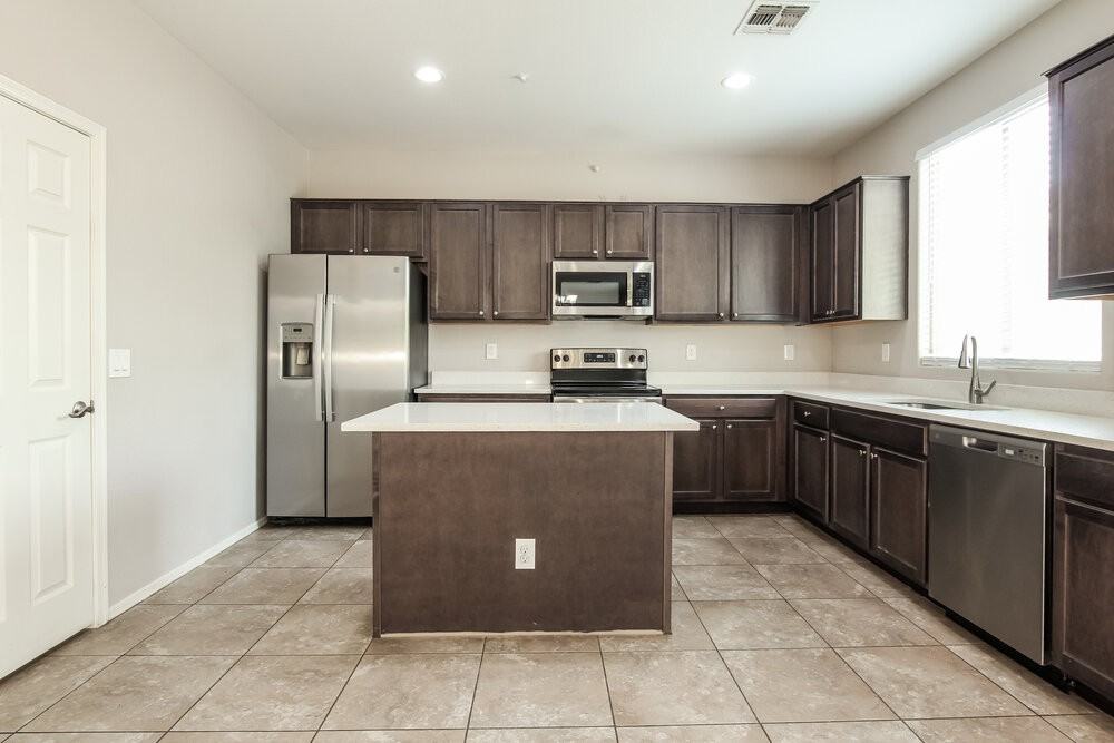 8889 W Cameron Dr - Photo 6 of 17
