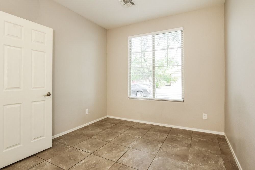 8889 W Cameron Dr - Photo 7 of 17