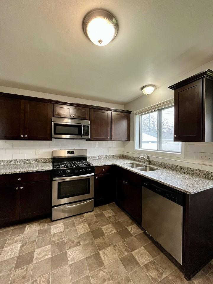 4656 Detroit St #1 - Photo 4 of 15