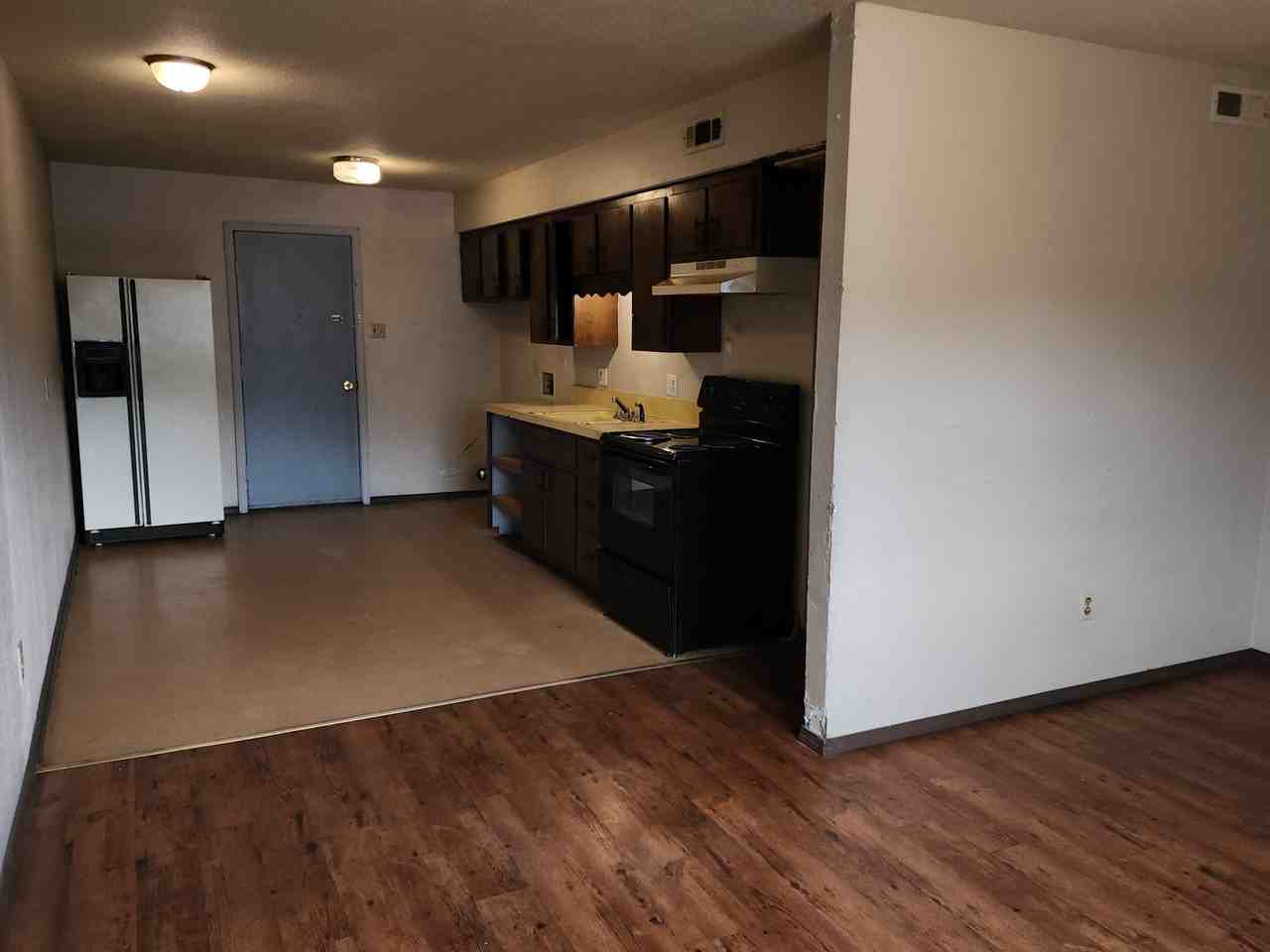 610 E Poplar St #17 - Photo 3 of 8