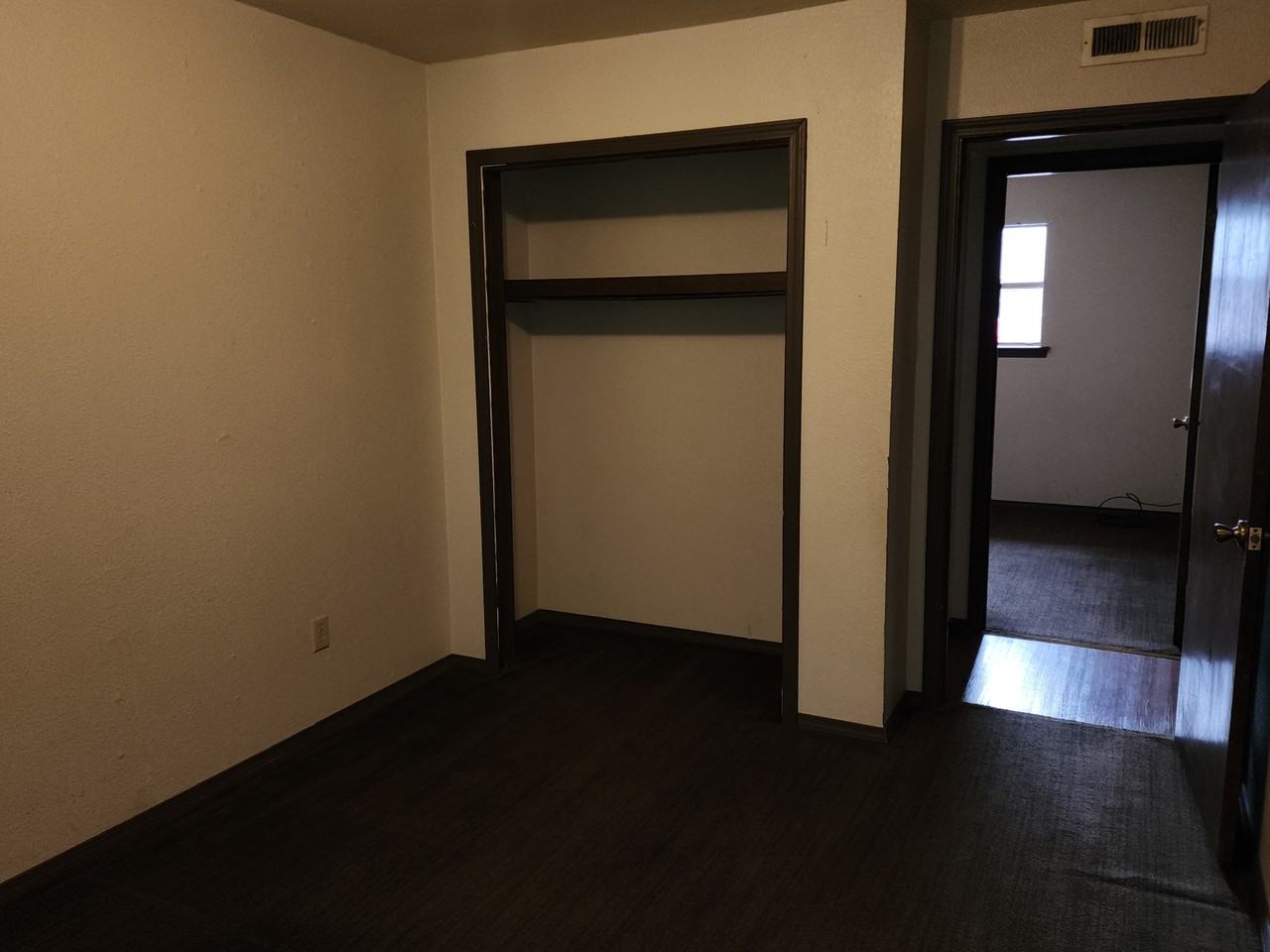 610 E Poplar St #17 - Photo 6 of 8